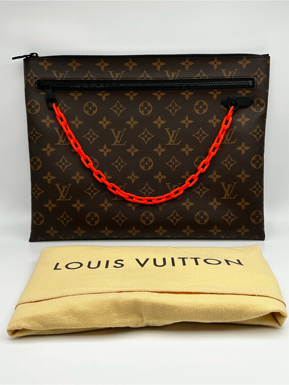Pre-Loved Louis Vuitton Monogram Solar Ray
A4 Pochette